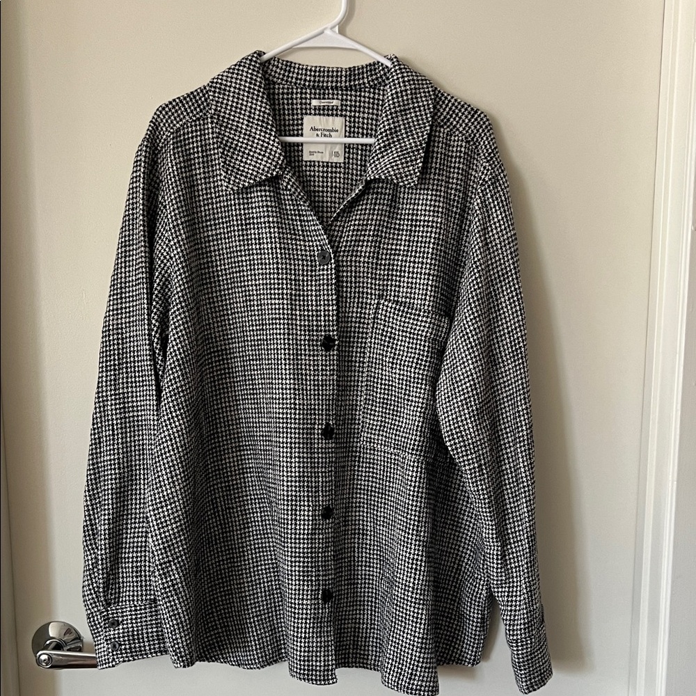 Abercrombie & Fitch Black and White Button Down Shirt